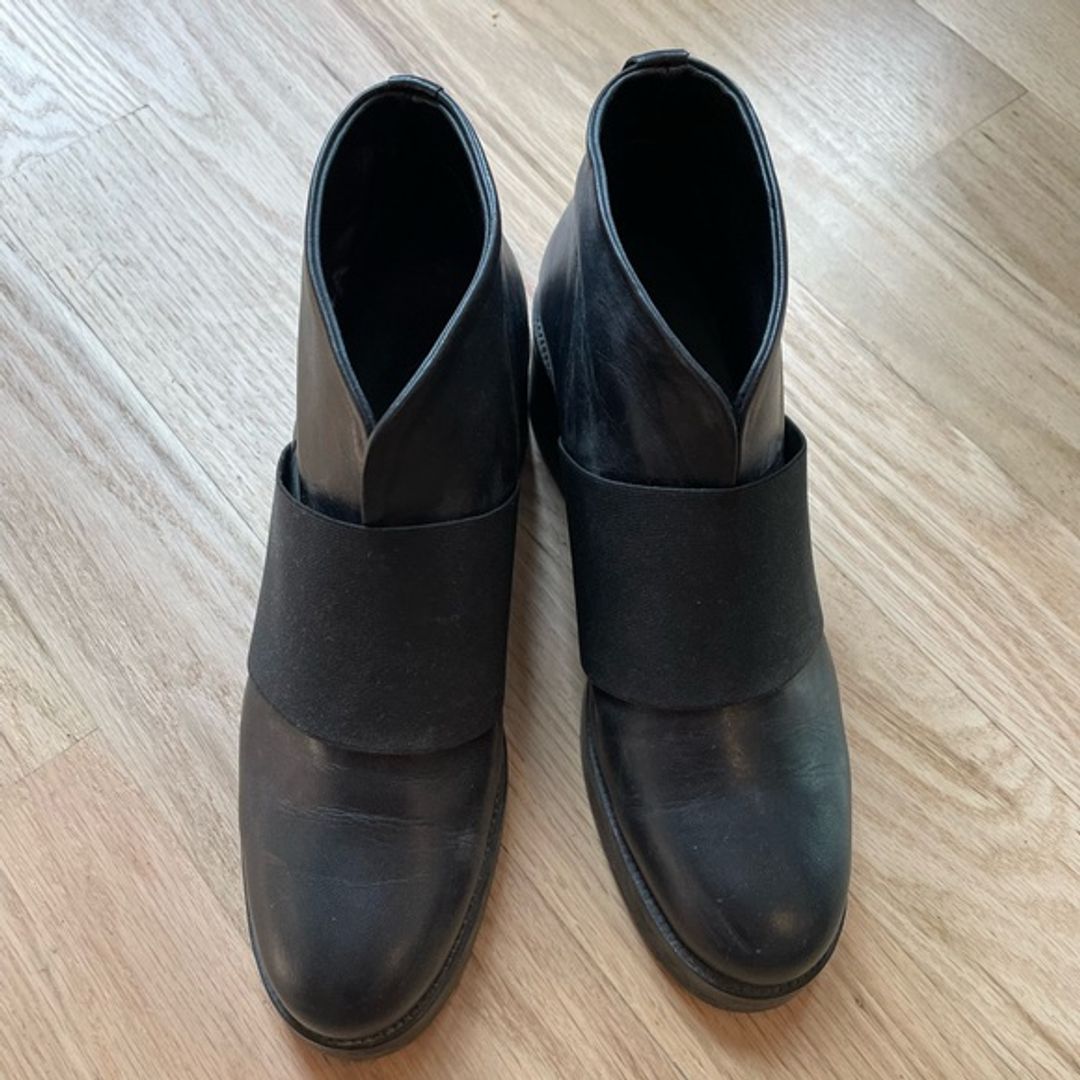 COS Black Leather Shoes 8 US (39 EU)