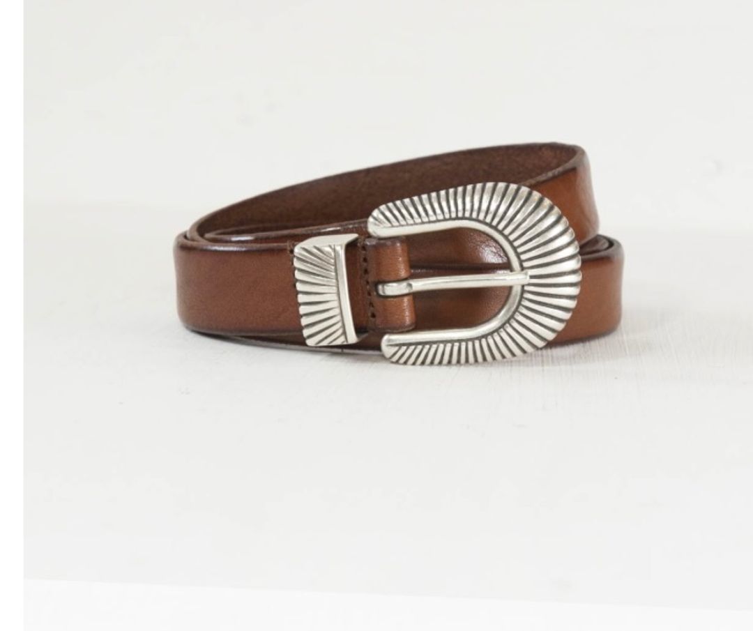 2.5 cm brown leather cowboy belt with detailed silver hardware