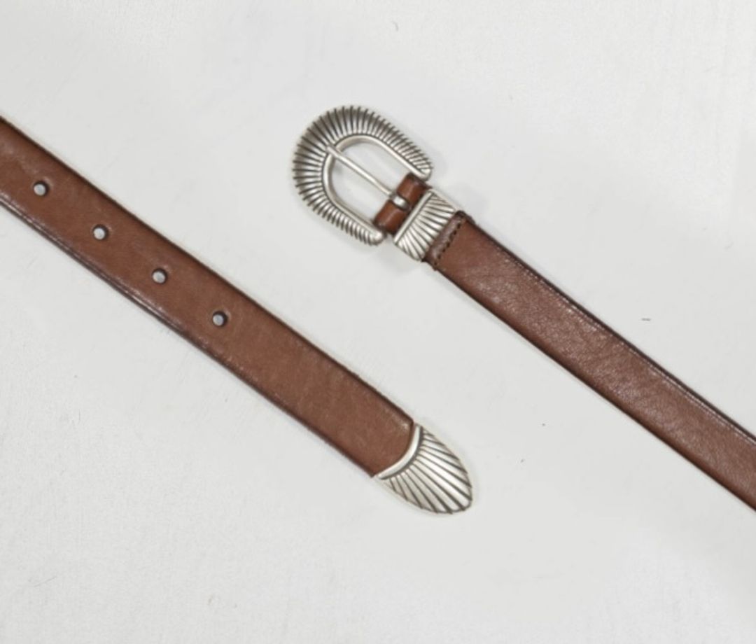 2.5 cm brown leather cowboy belt with detailed silver hardware