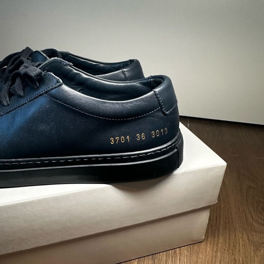 Common Projects Original Achilles Low in Navy