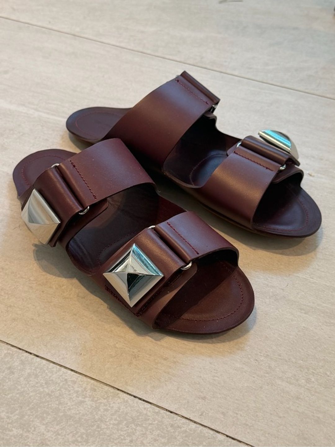 NWT Giambattista Valli Wine Studded Leather Slide Sandals