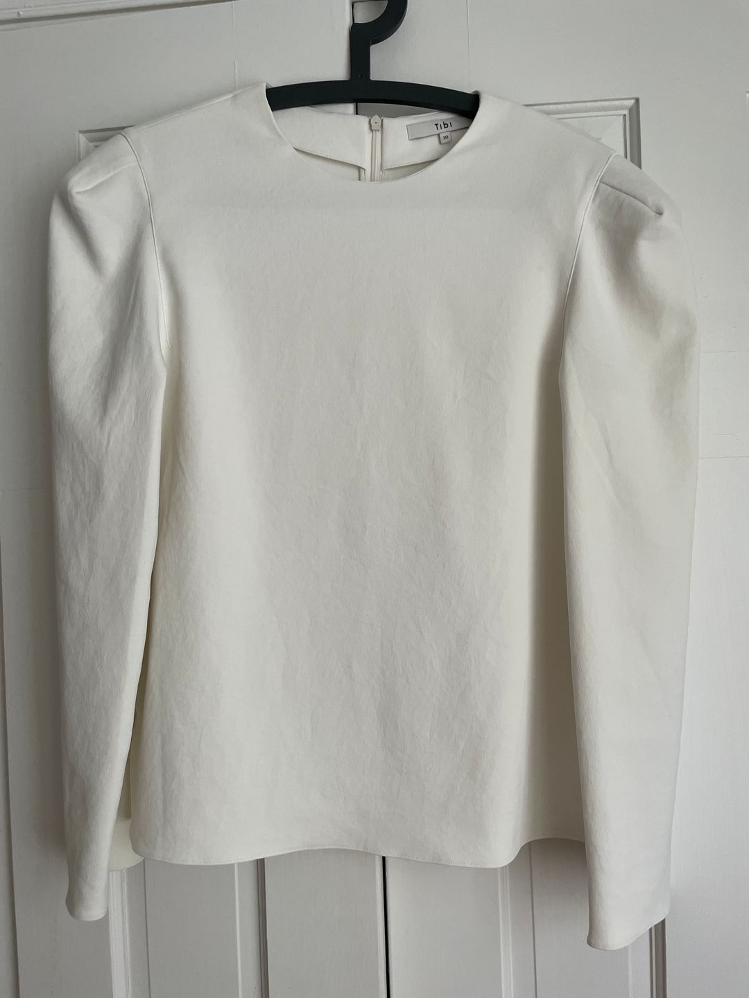 Chalky Drape Square Sleeve Long Sleeve Top
