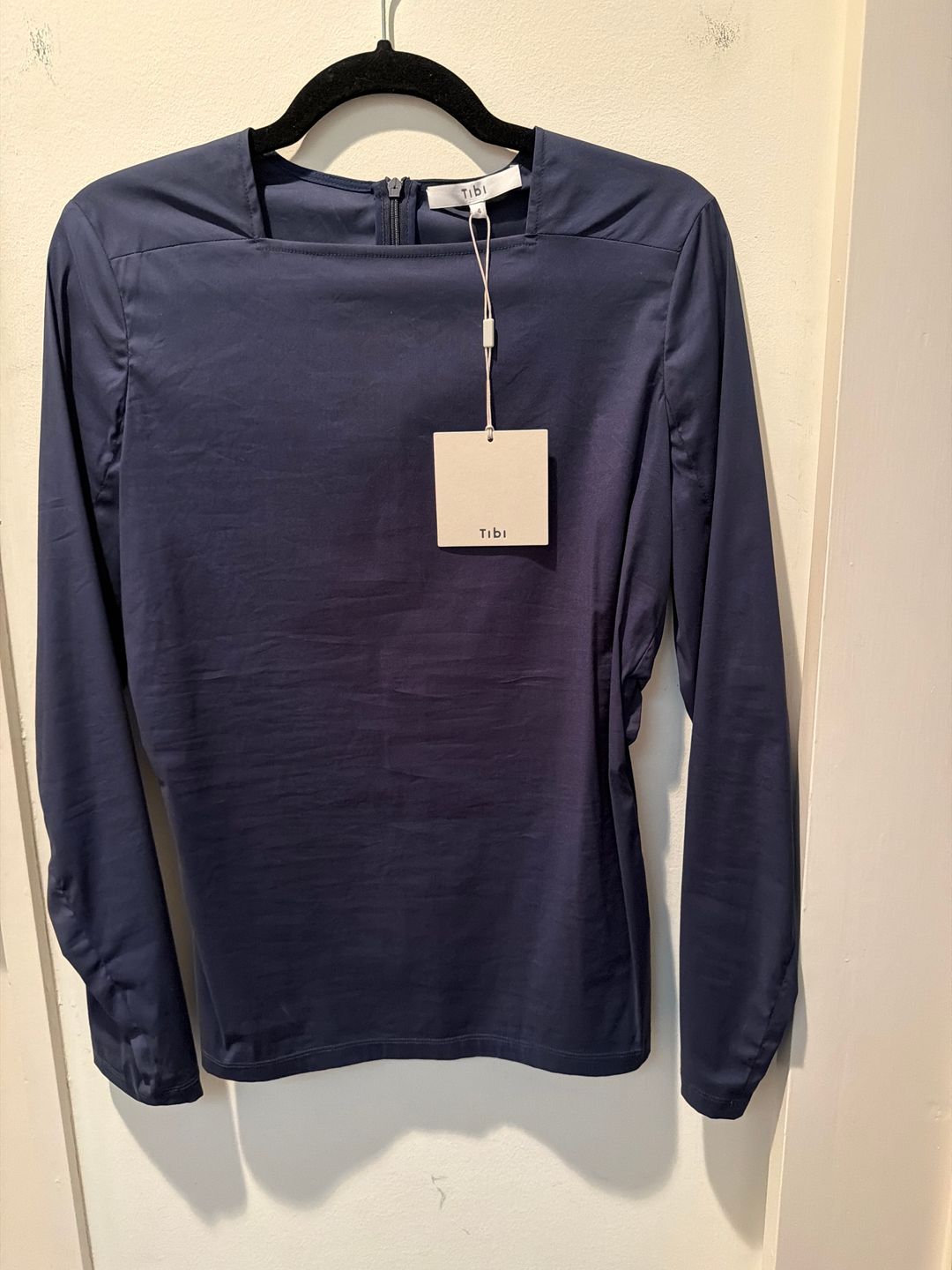 Stretch Cotton Nylon Square Neck Slim Circular Sleeve Top
