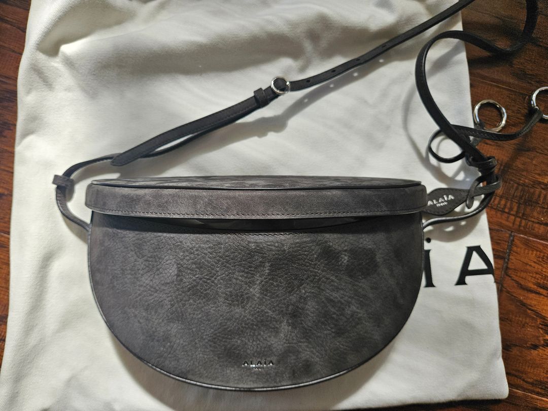 EW FLAP CROSSBODY BAG_48900_GREY