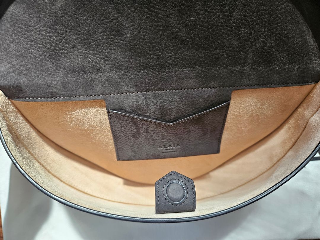 EW FLAP CROSSBODY BAG_48900_GREY
