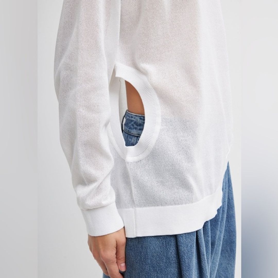 Crispy Sweater With Cut Out Detail