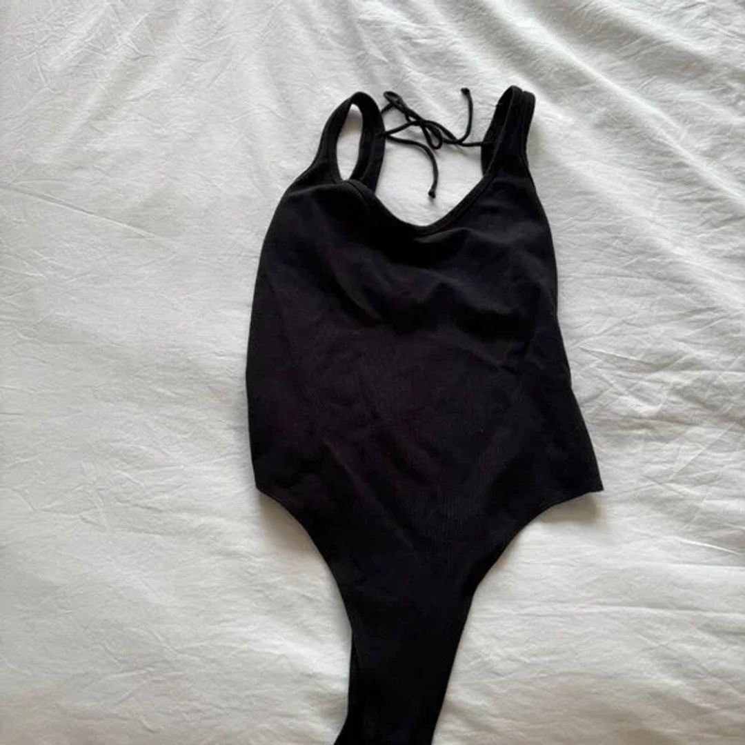 - Black Open Back Bodysuit - S