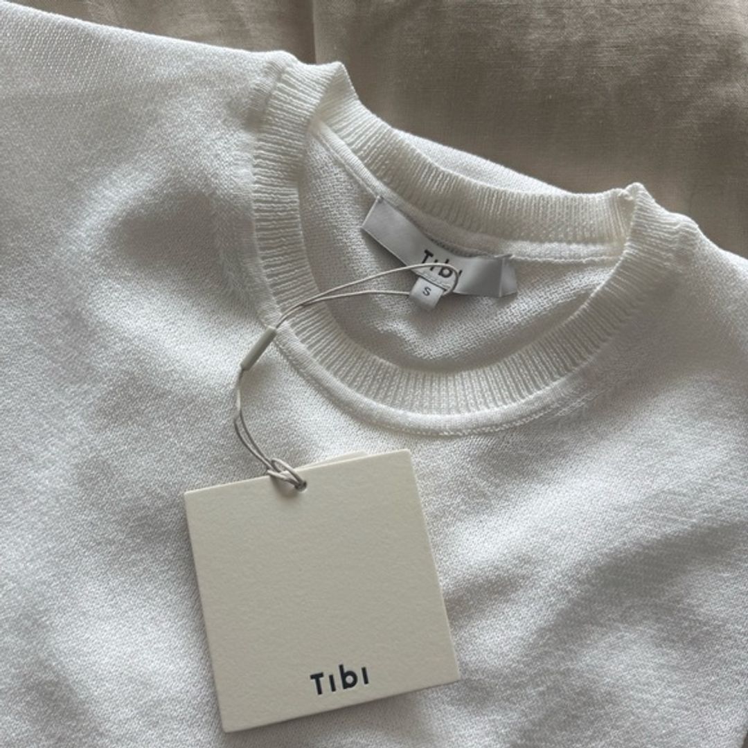 Crispy Sweater With Cut Out Detail