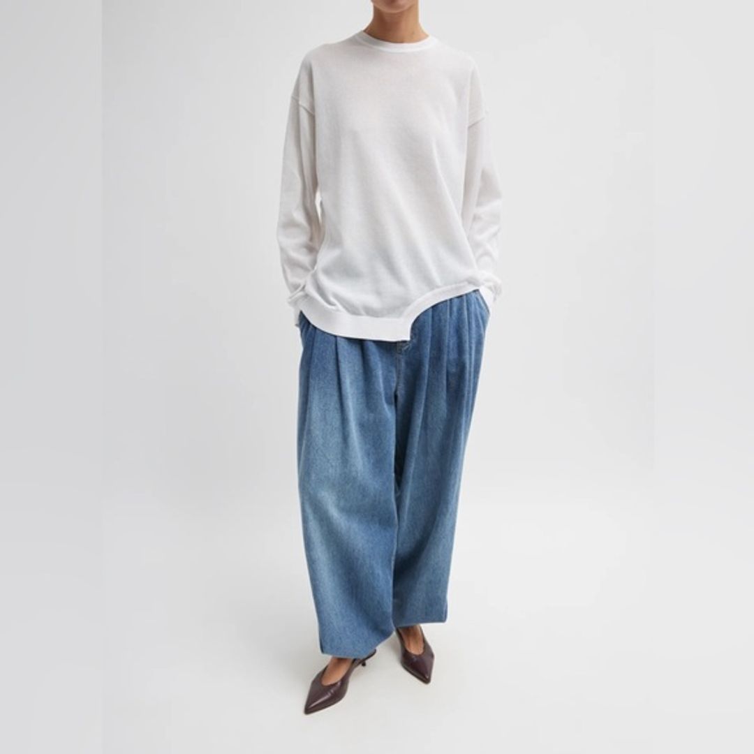 Crispy Sweater With Cut Out Detail